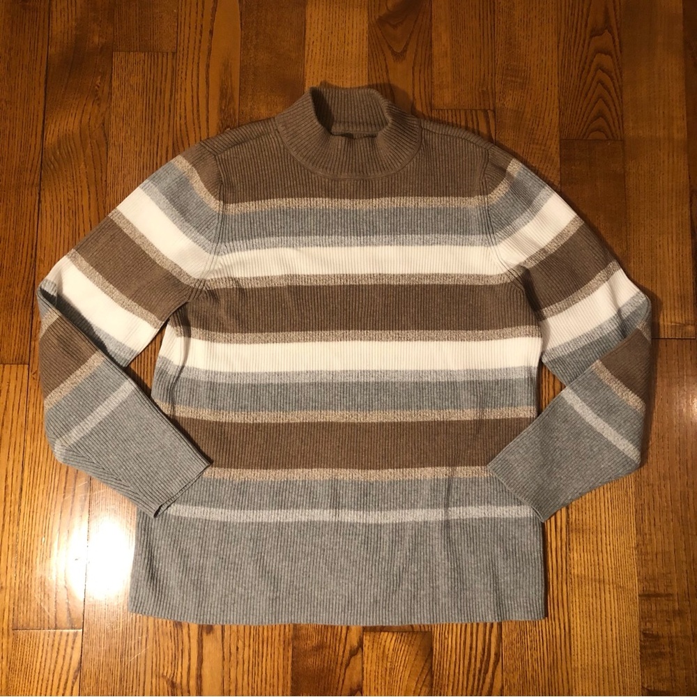 TURTLE NECK STRIPED SWEATER
